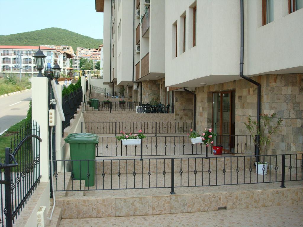 Apartments In Complex Chateau Nessebar Sveti Vlas Esterno foto