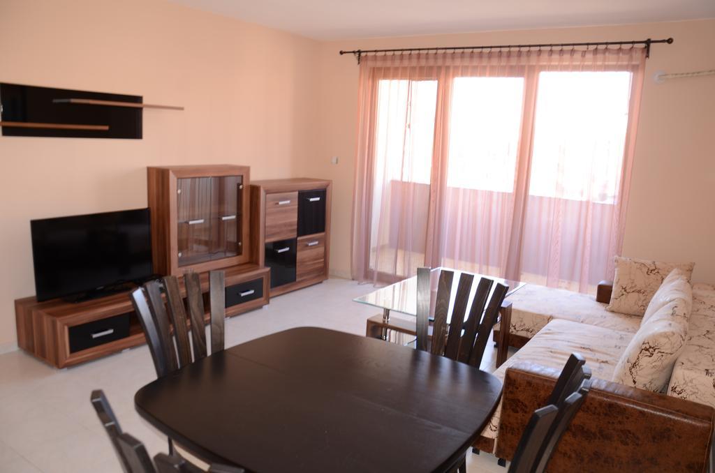 Apartments In Complex Chateau Nessebar Sveti Vlas Esterno foto