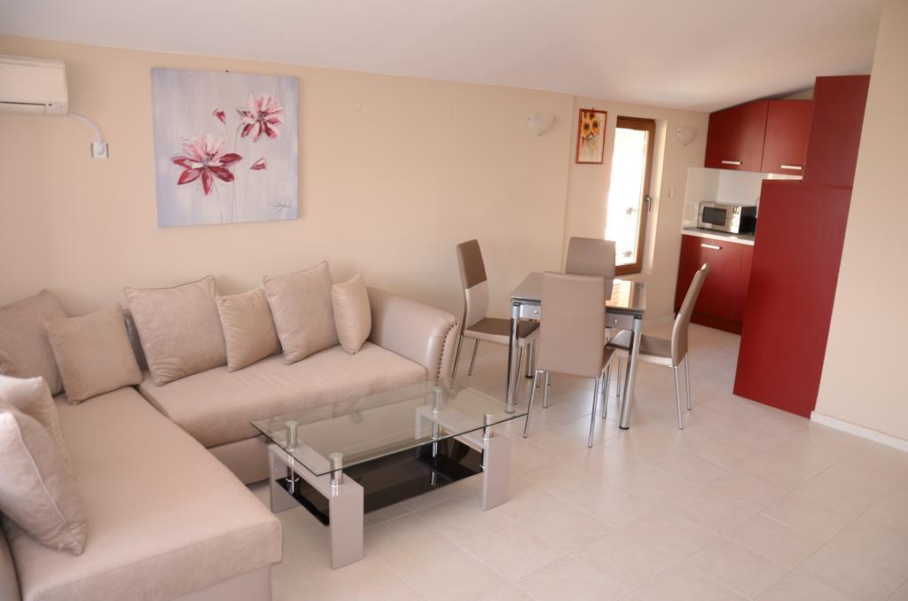 Apartments In Complex Chateau Nessebar Sveti Vlas Esterno foto