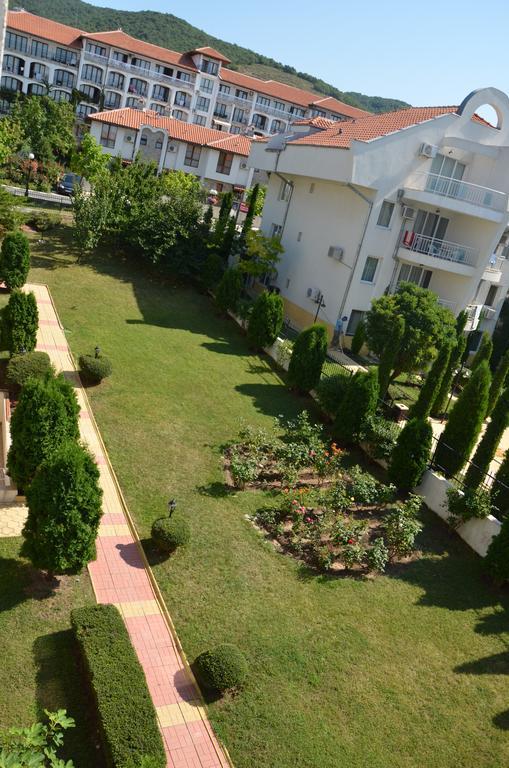 Apartments In Complex Chateau Nessebar Sveti Vlas Esterno foto